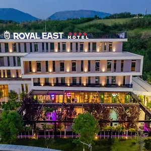 فندق Royal East, Mjull-Bethore